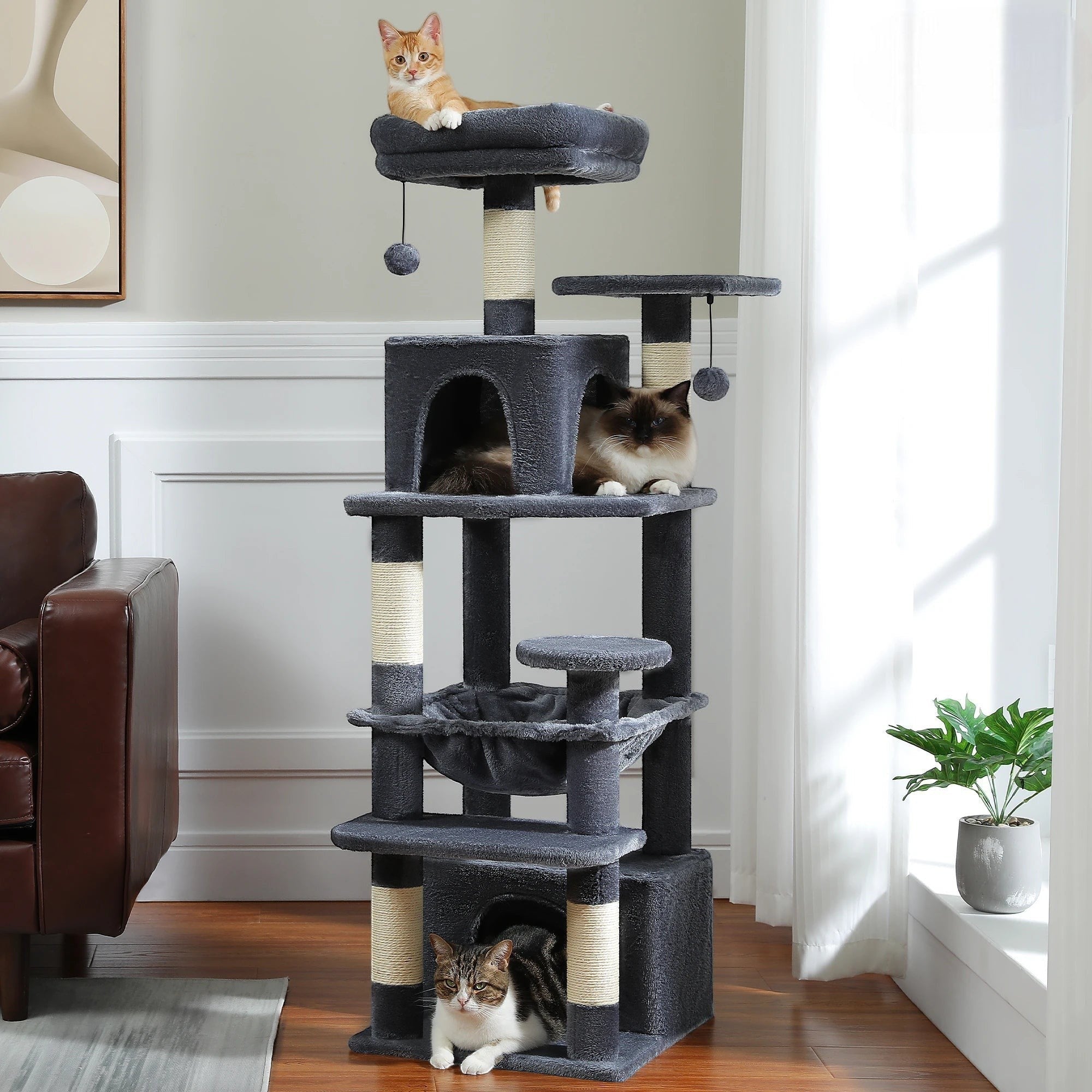 Arbre à chat Esprit Chat gris avec hamac, perchoirs rembourrés, condos spacieux et poteaux à gratter en sisal.