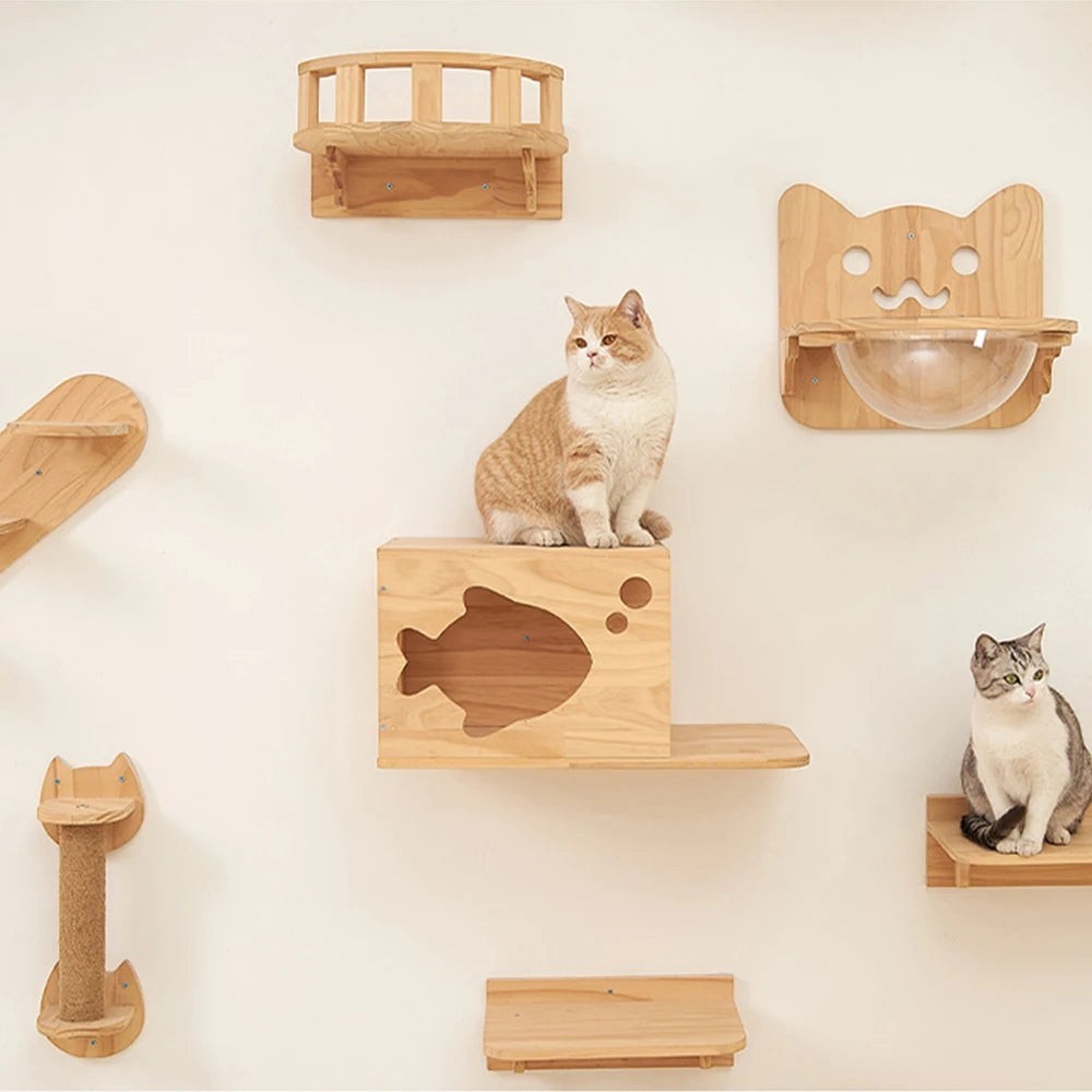 Ensemble mural Esprit Chat en bois naturel avec perchoirs, niche en forme de poisson et dôme transparent pour chats