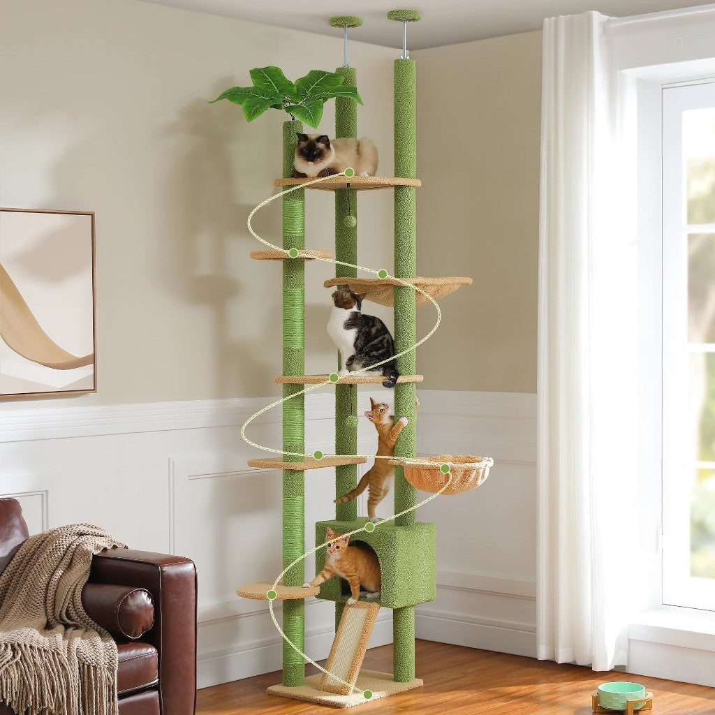Arbre à chat Esprit Chat en forme de cactus vert, hauteur sol-plafond avec plateformes, hamac et griffoirs en bois.