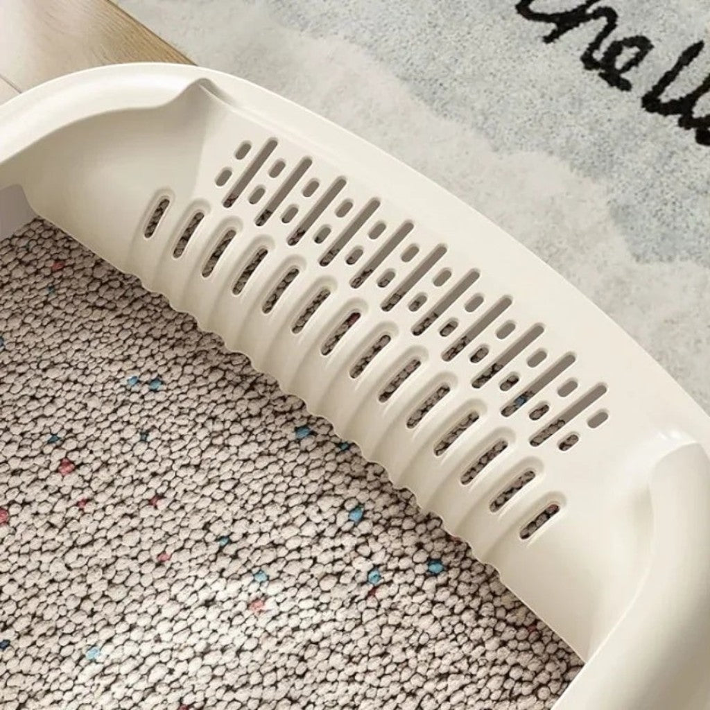 Bac à litière ouvert Esprit Chat en plastique beige avec bords hauts et parois perforées pour une hygiène optimale