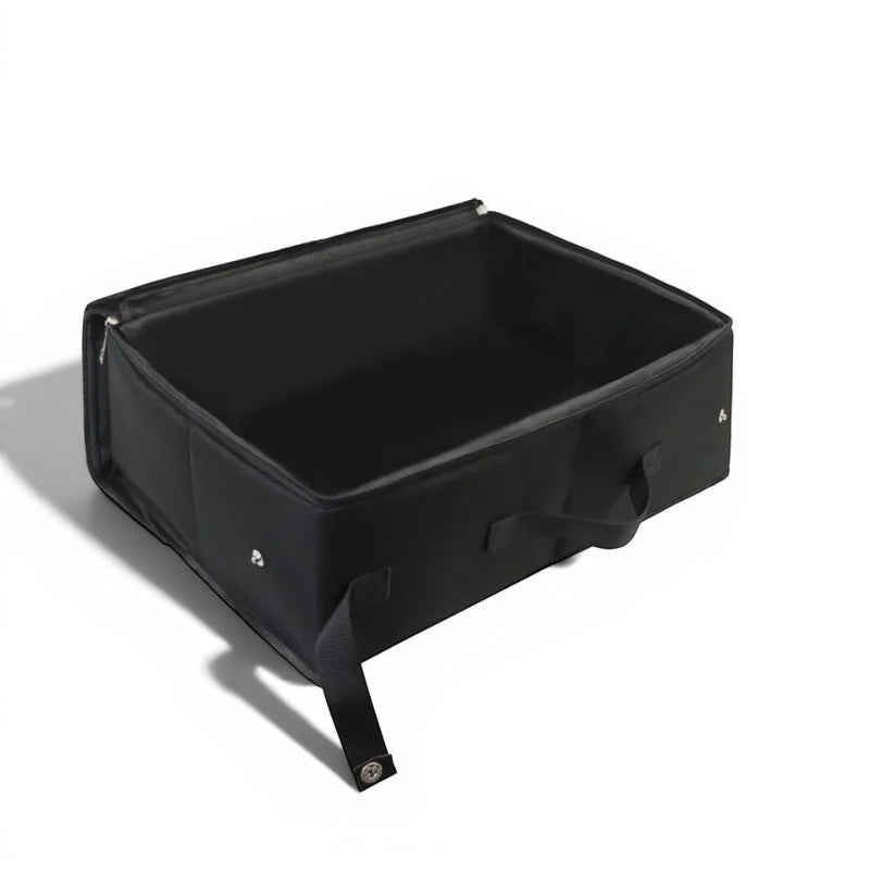 Bac à litière pliable Esprit Chat en tissu noir, pratique et portable pour les déplacements avec votre chat.