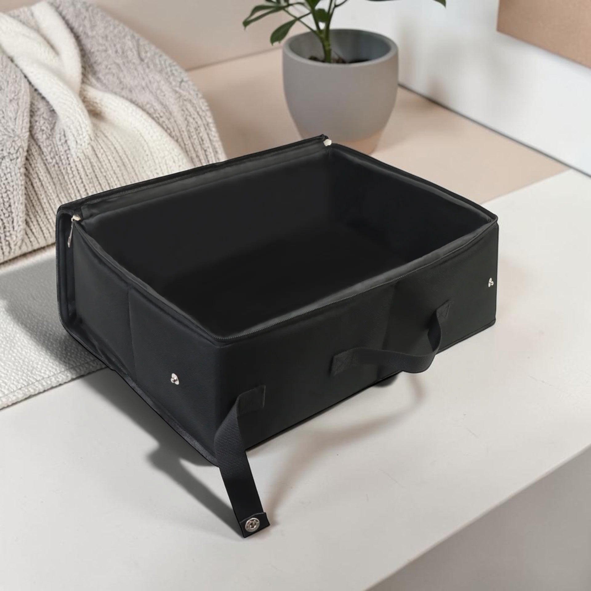 Bac à litière pliable Esprit Chat en tissu noir avec poignées de transport, idéal pour les voyages avec un chat