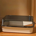 Bac à litière Esprit Chat XXL semi-fermé en plastique blanc et gris avec rebord anti-projection et pelle incluse