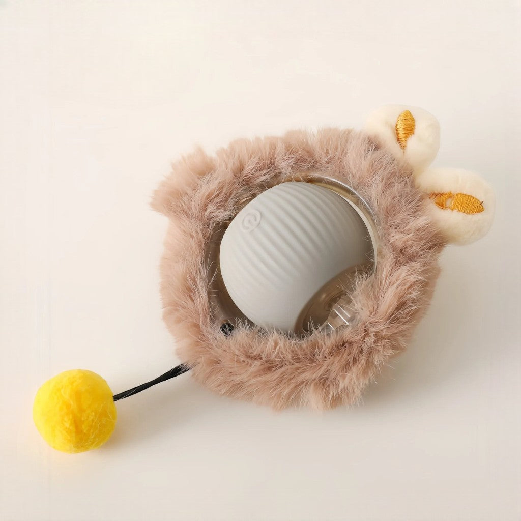 Balle électrique interactive Esprit Chat en caoutchouc gris avec revêtement en peluche marron et pompon jaune.