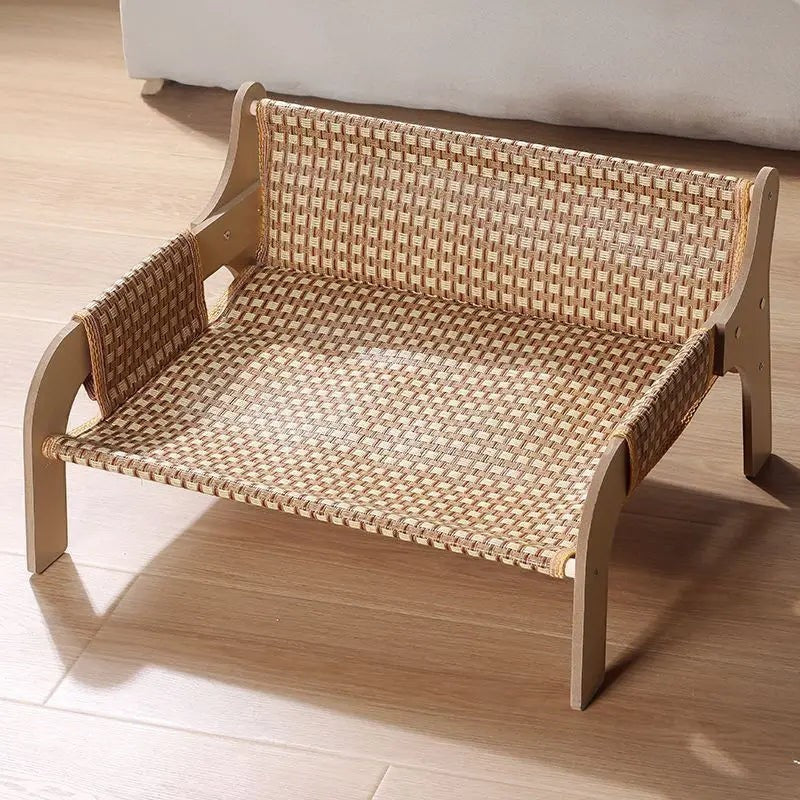 Banc pour chat Esprit Chat en bois avec assise tressée beige, style naturel et confortable pour animaux