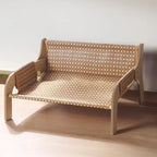 Banc pour chat Esprit Chat en bois clair avec assise et dossier en rotin tressé style naturel
