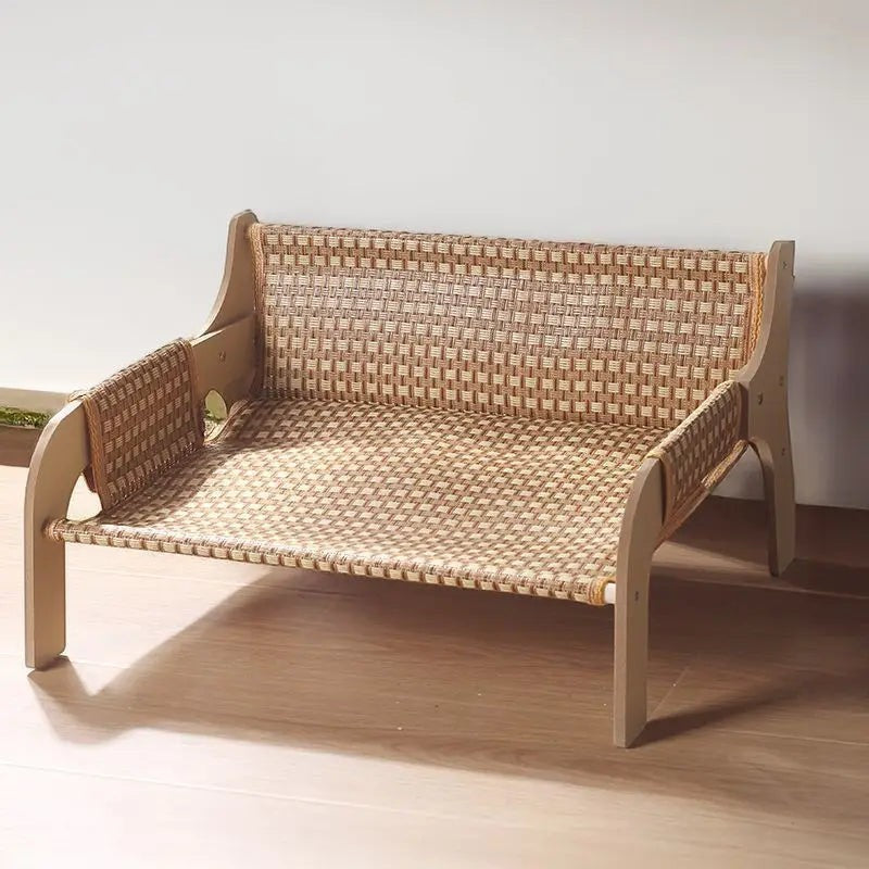 Banc pour chat Esprit Chat en bois clair avec assise et dossier en rotin tressé style naturel