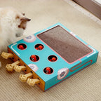 Boîte de jeu pour chat Esprit Chat en bois de pin avec griffoir et jouets interactifs sortant des trous.