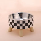 Bol pour chat Esprit Chat en acier inoxydable avec motif damier noir et blanc sur pieds en bois clair