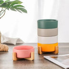 Bol surélevé Esprit Chat en céramique avec support en bois, disponible en plusieurs couleurs pastel