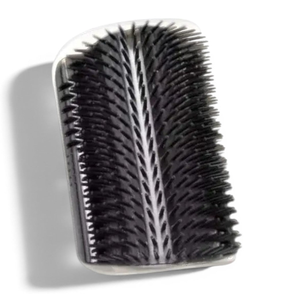 Brosse de massage Esprit Chat pour chat, en plastique noir, conçue pour être fixée aux coins des murs ou meubles.