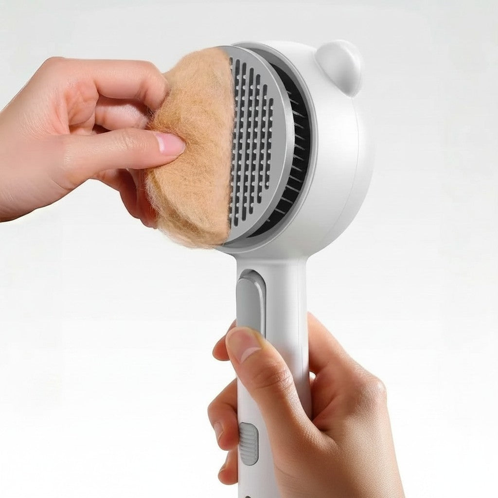 Brosse à vapeur Esprit Chat 3 en 1 blanche retirant les poils morts d'un chat après le brossage
