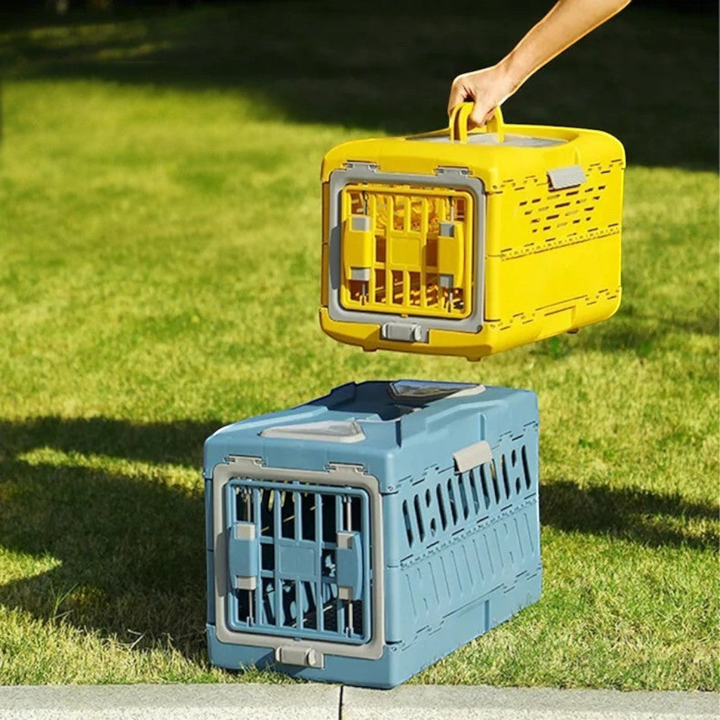 Caisse de transport Esprit Chat en plastique pliable, jaune et bleue, pour le voyage en voiture des grands chats.