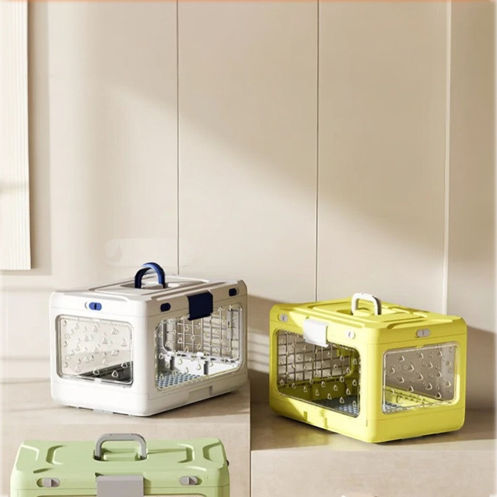 Caisse de transport Esprit Chat en plastique rigide, disponible en blanc et jaune, avec parois transparentes aérées.