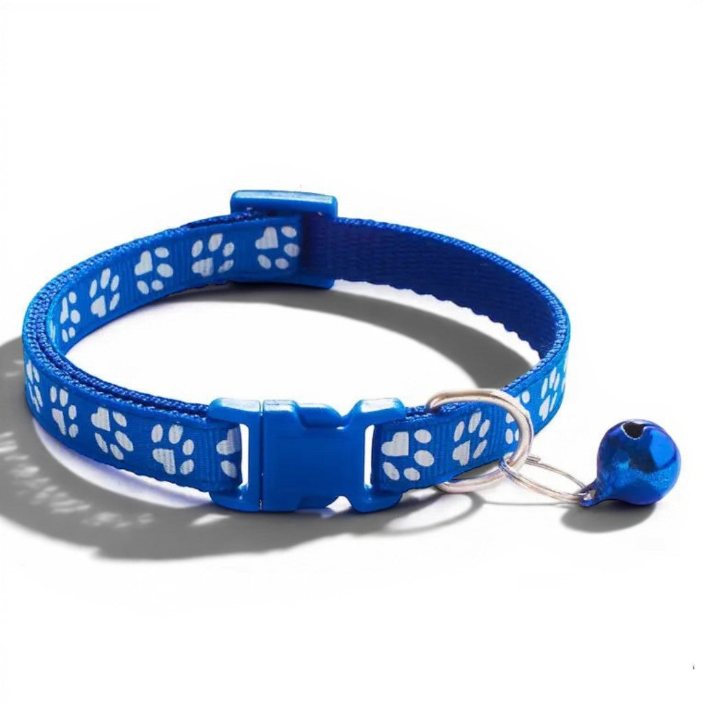 Collier Esprit Chat bleu en polyester avec motif empreintes de pattes blanches et petite clochette ajustable