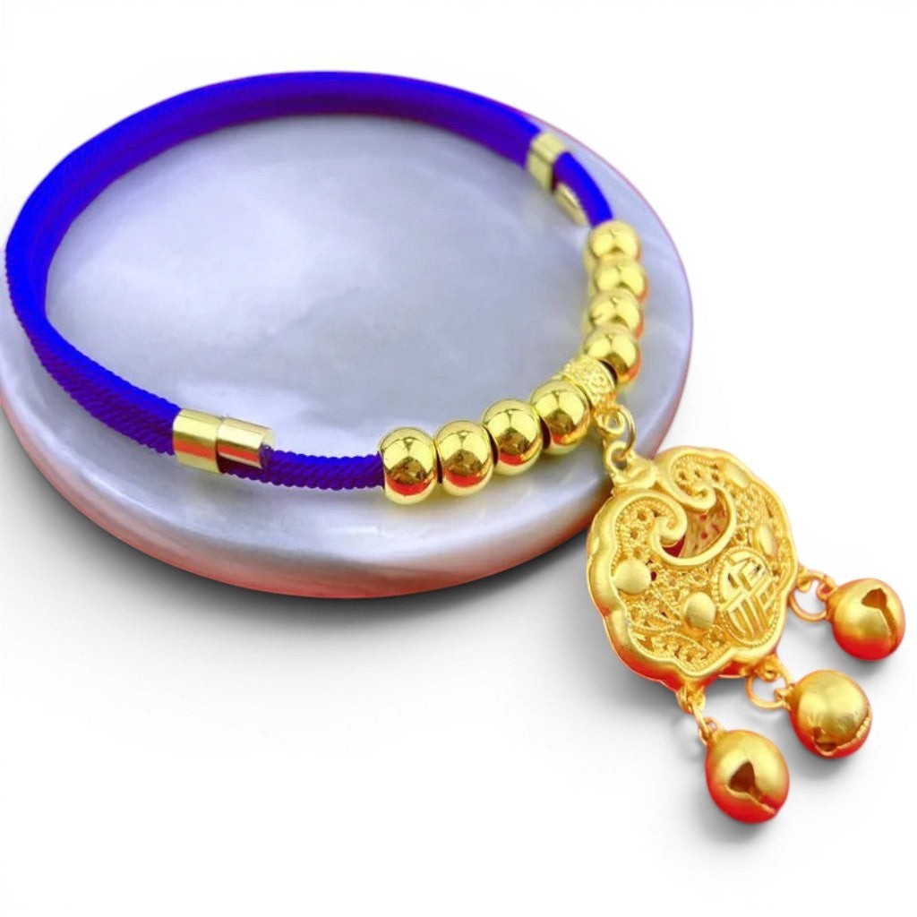 Collier pour chat Esprit Chat bleu avec perles dorées, pendentif traditionnel et petites clochettes décoratives