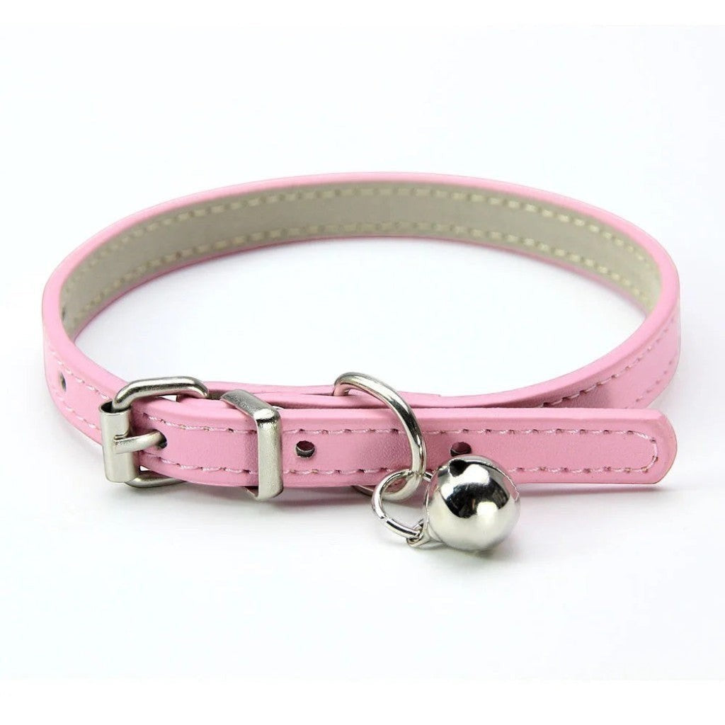 Collier pour chat Esprit Chat en cuir PU rose avec une petite clochette argentée et une boucle réglable