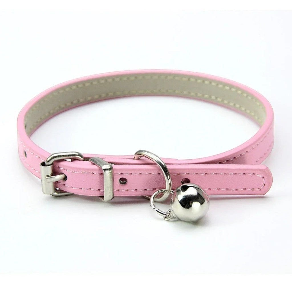 Collier pour chat Esprit Chat en cuir PU rose ajustable avec une petite clochette argentée et boucle métallique