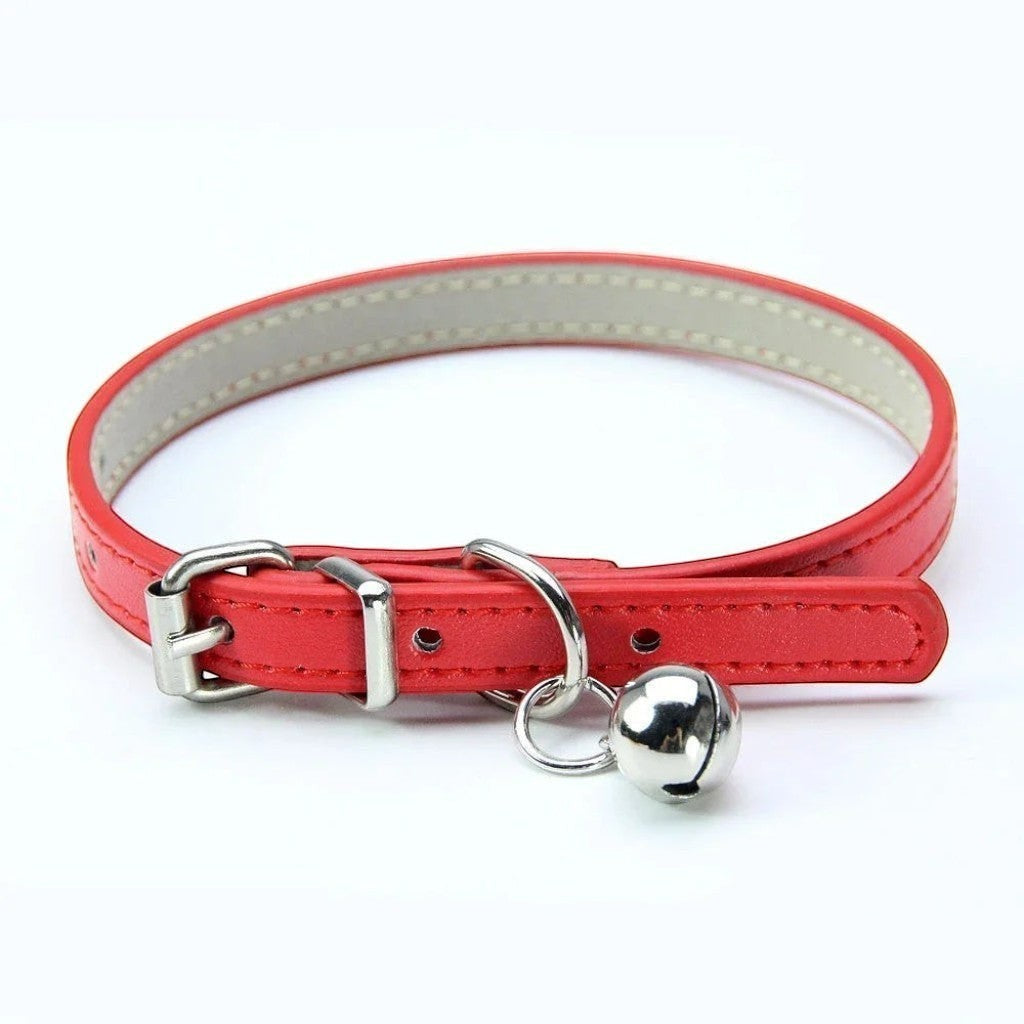 Collier pour chat Esprit Chat en cuir PU rouge réglable avec une petite clochette argentée