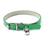 Collier pour chat Esprit Chat en cuir PU vert avec une petite clochette argentée et une boucle réglable