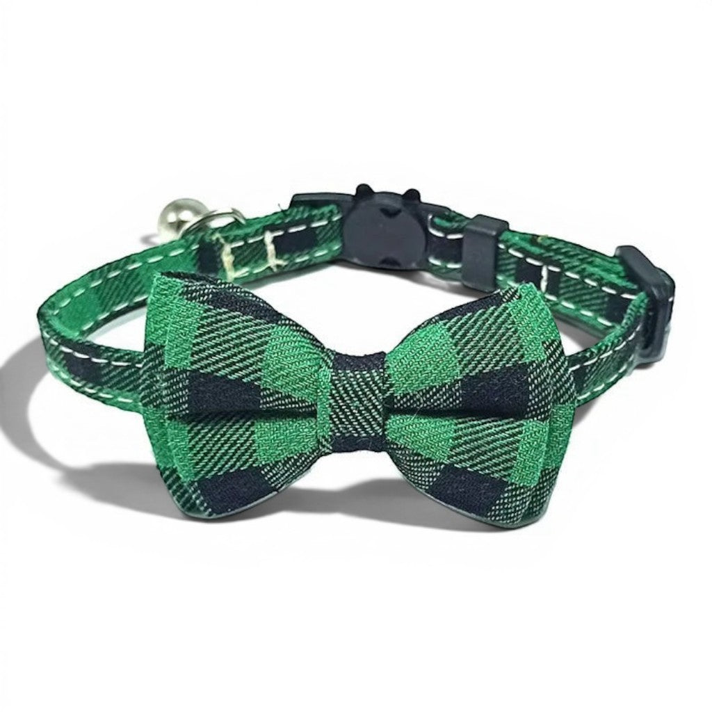 Collier pour chat Esprit Chat en coton vert à motif écossais avec nœud papillon et grelot décoratif