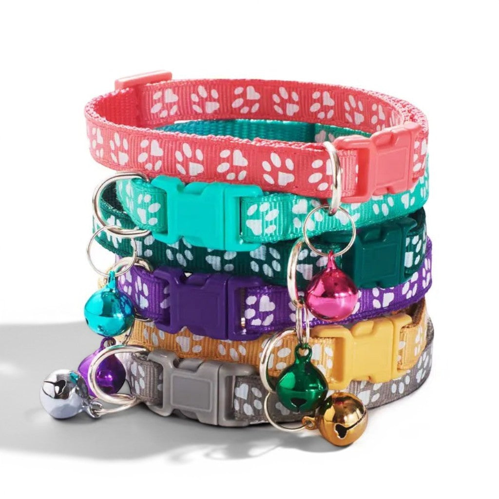 Collier pour chat Esprit Chat réglable en polyester avec motif empreintes de pattes et petite clochette colorée