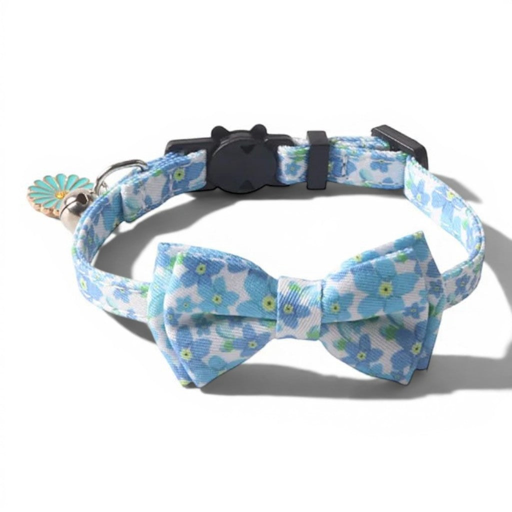 Collier pour chat Esprit Chat en polyester bleu à motif floral avec nœud papillon, boucle de sécurité et clochette