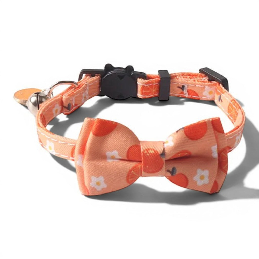 Collier Esprit Chat pour chat en polyester orange avec motif fruits, nœud papillon et grelot de sécurité