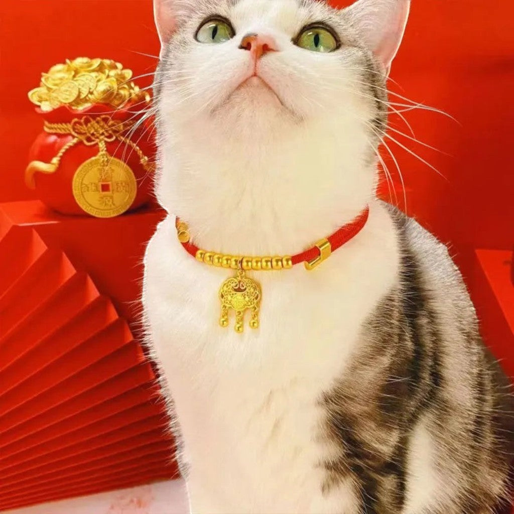 Collier Esprit Chat rouge ajustable pour chat avec perles dorées et pendentif traditionnel porte-bonheur