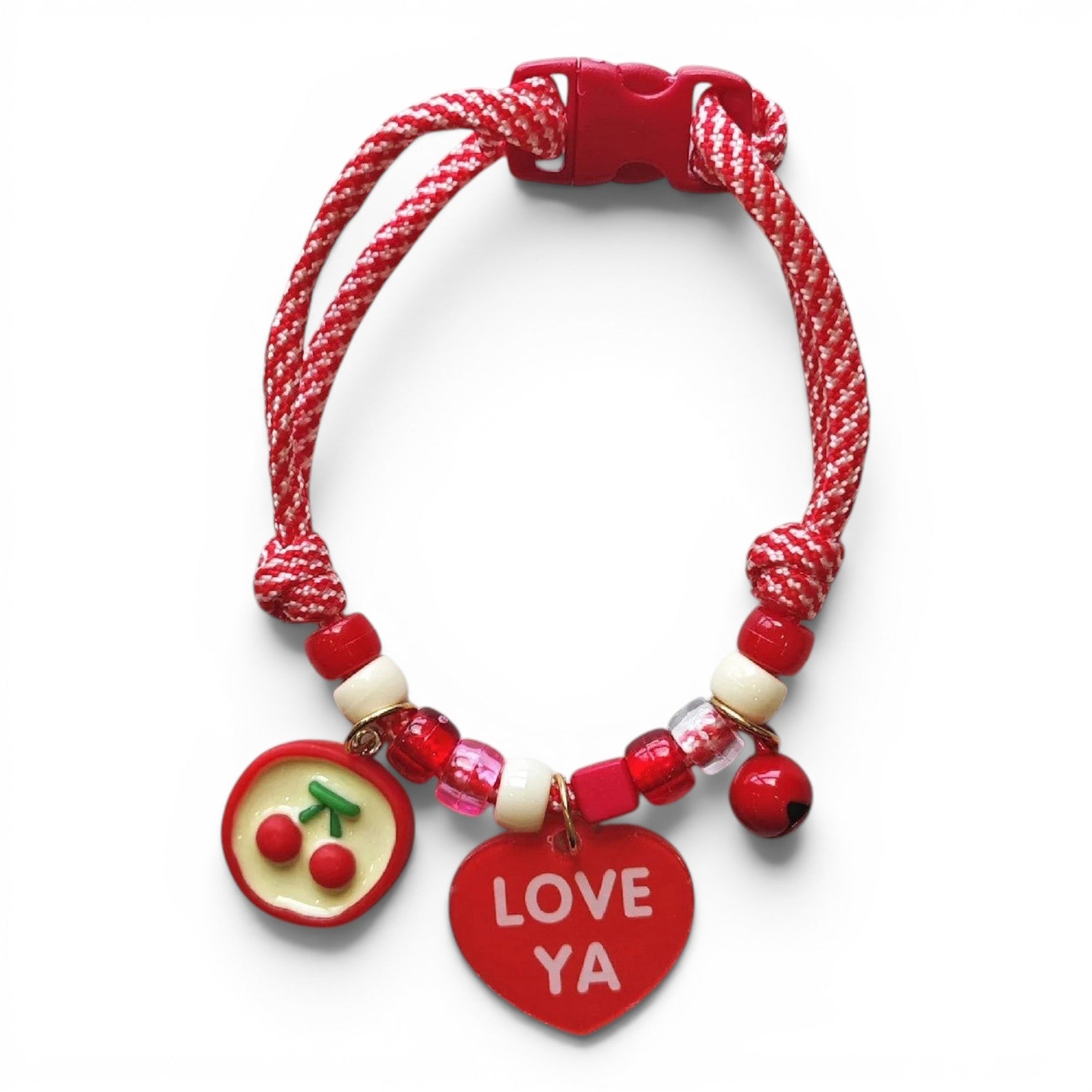 Collier pour chat Esprit Chat rouge ajustable avec pendentifs cœur Love Ya et cerises, style perlé et corde tressée