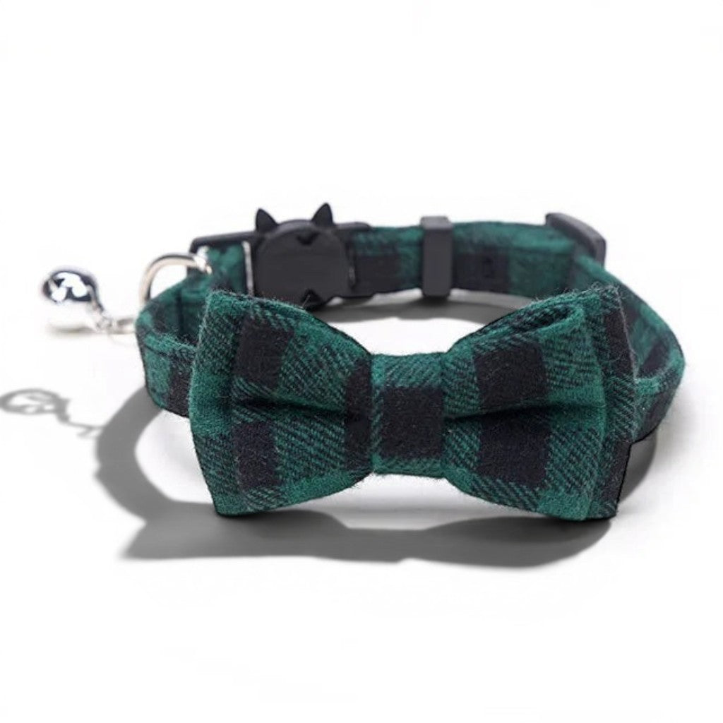Collier pour chat Esprit Chat en coton à motif tartan vert et noir avec nœud papillon et grelot décoratif