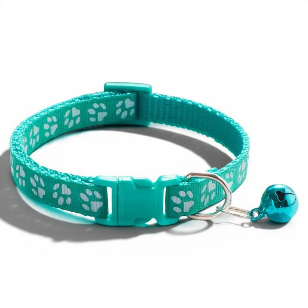 Collier pour chat Esprit Chat turquoise en polyester avec motif empreintes de pattes et grelot détachable