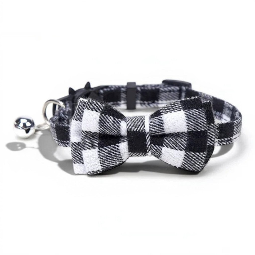 Collier pour chat Esprit Chat en coton à motif vichy noir et blanc avec nœud papillon et grelot argenté