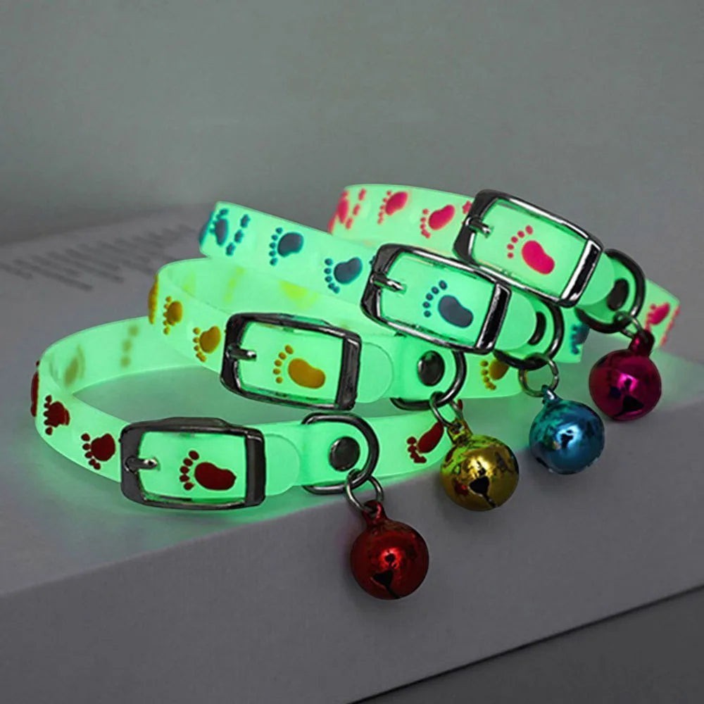 Colliers Esprit Chat fluorescents en silicone avec motifs de pattes, clochettes colorées et boucle réglable