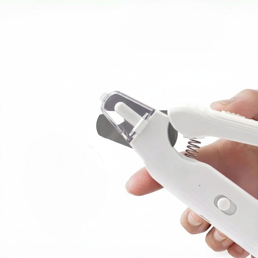 Coupe-griffe silencieux Esprit Chat blanc avec verrou de sécurité pour une coupe précise et sans danger des griffes.