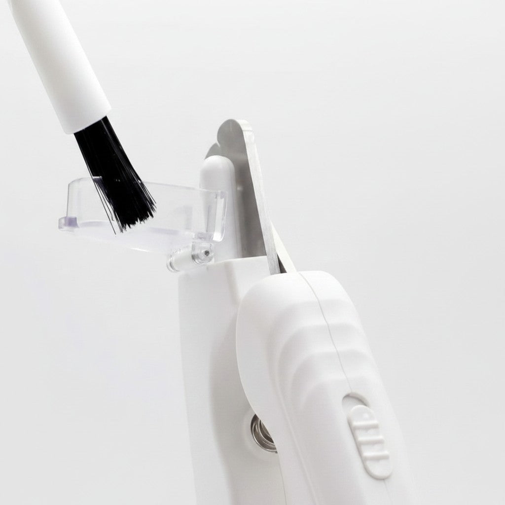 Coupe-griffe silencieux Esprit Chat blanc avec brosse de nettoyage, outil 2-en-1 rechargeable pour animaux