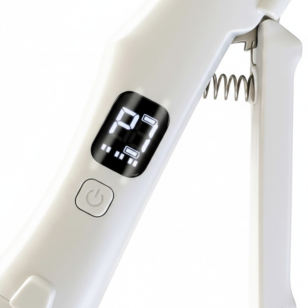 Coupe-ongle électrique Esprit Chat blanc avec écran LED affichant le mode P1, rechargeable et ergonomique.