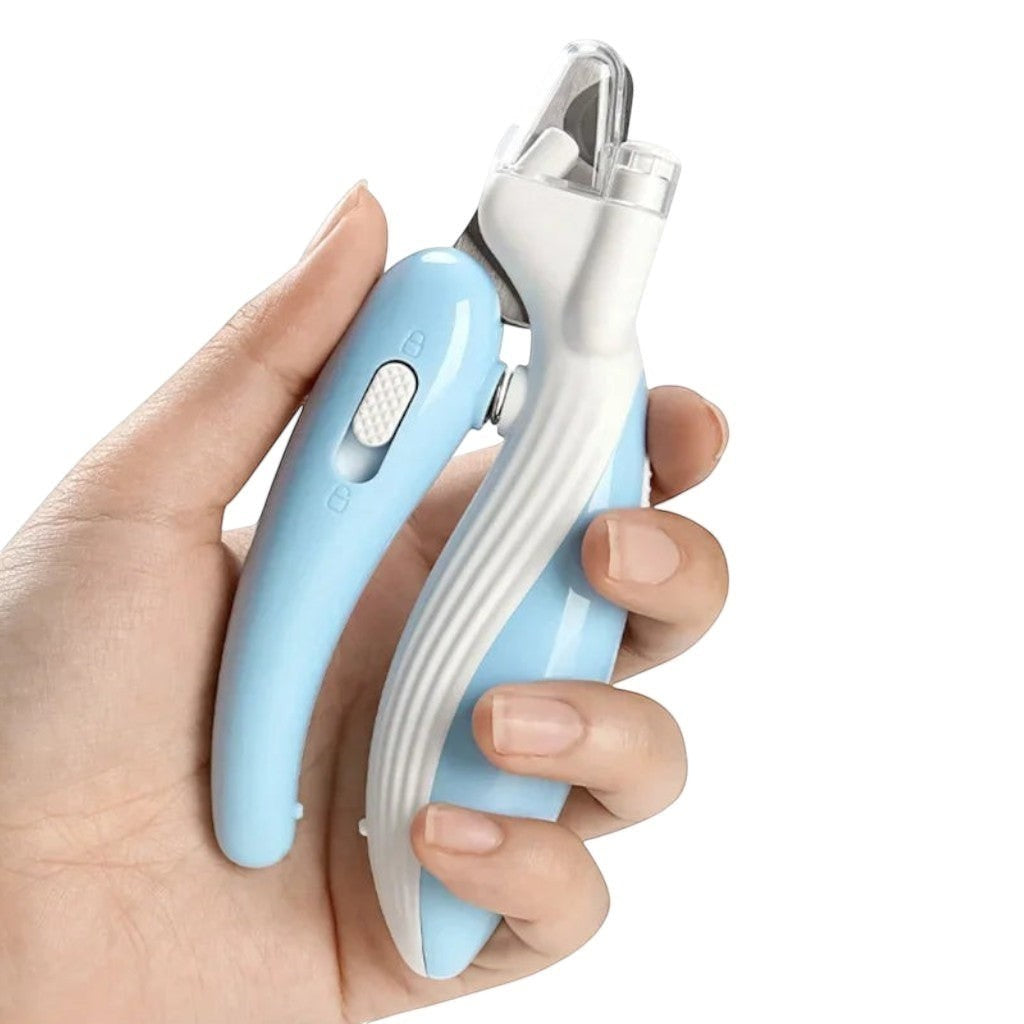 Coupe-ongles Esprit Chat bleu en acier inoxydable avec lumière LED intégrée pour une coupe sécurisée des griffes.