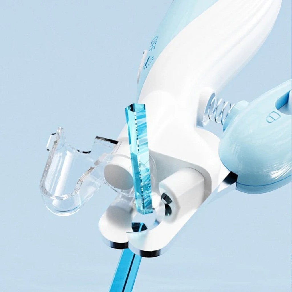 Coupe-ongles Esprit Chat bleu et blanc en acier inoxydable avec lumière LED intégrée pour couper les griffes en sécurité