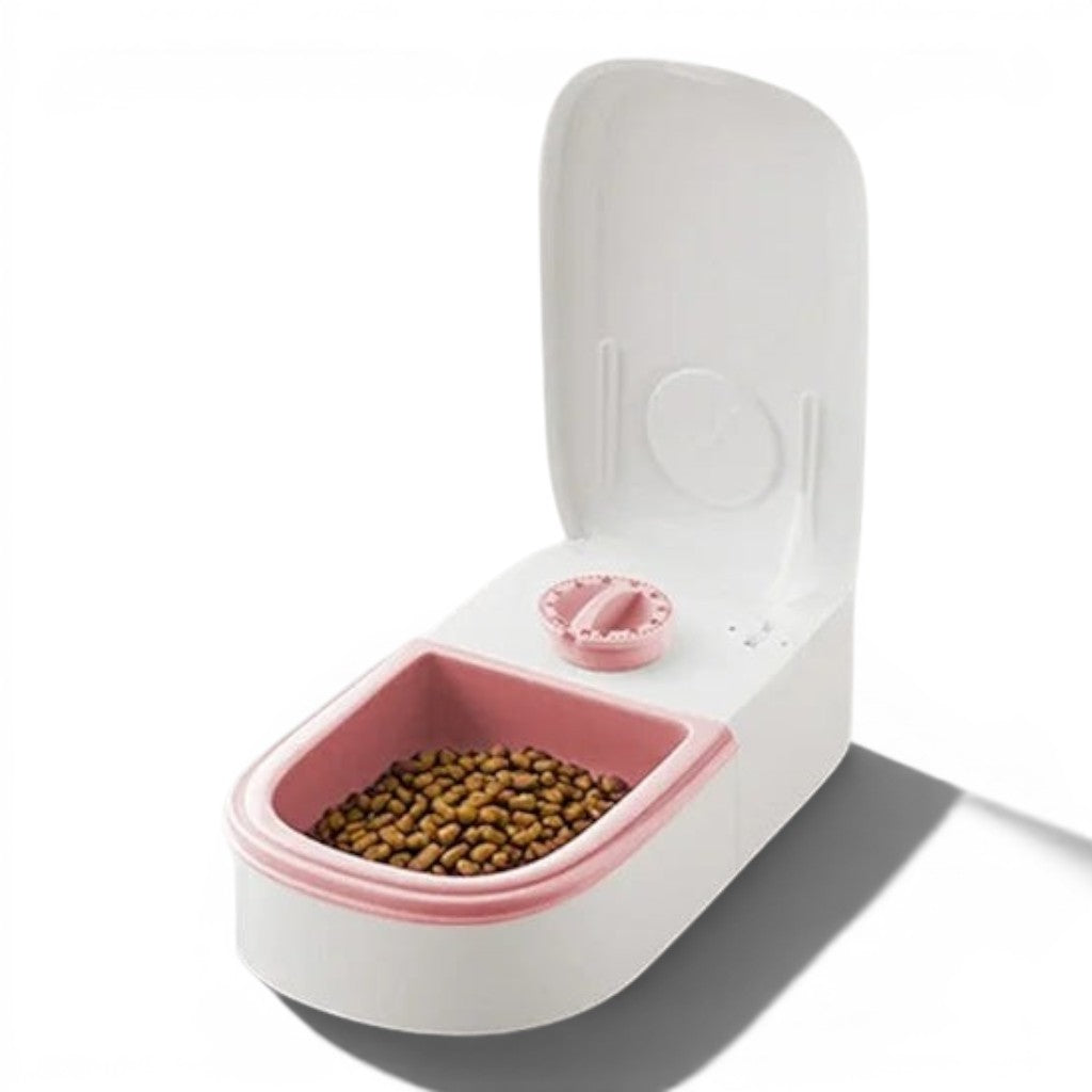 Distributeur de croquettes automatique Esprit Chat blanc et rose avec couvercle ouvert et minuterie manuelle