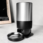 Distributeur automatique de croquettes Esprit Chat cylindrique en acier inoxydable et plastique noir