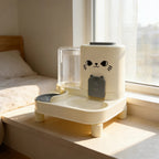 Distributeur de croquettes et eau Esprit Chat en plastique beige avec design de visage de chat surélevé