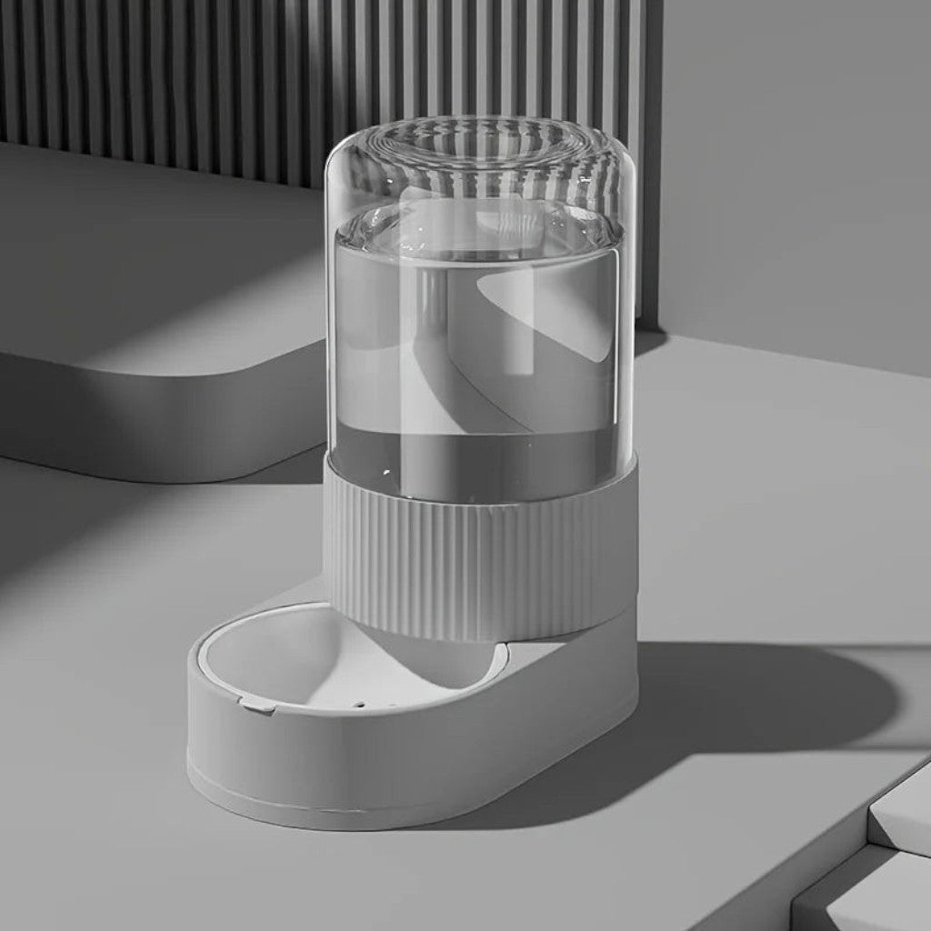 Distributeur d'eau par gravité Esprit Chat en plastique gris avec réservoir transparent pour chat