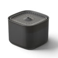 Fontaine à eau pour chat Esprit Chat en plastique gris avec couvercle perforé et bec verseur central.