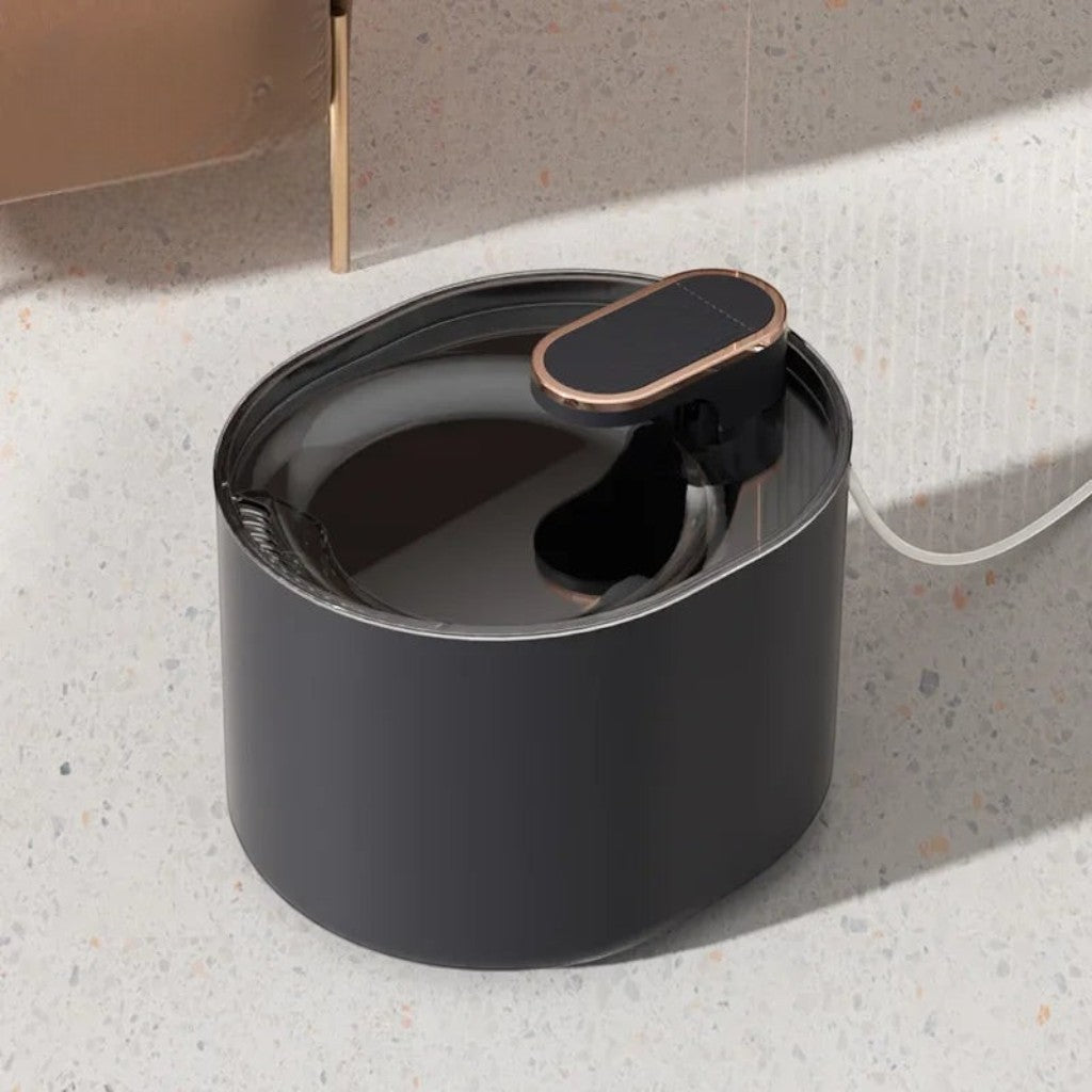 Fontaine à eau moderne Esprit Chat en plastique noir, 3L, avec filtre et capteur de mouvement.