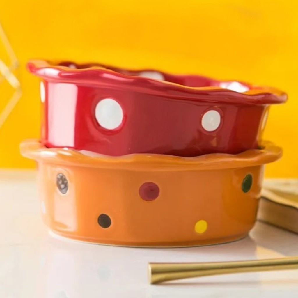 Gamelle Esprit Chat en céramique ronde, rouge et orange à pois colorés, empilées pour chat