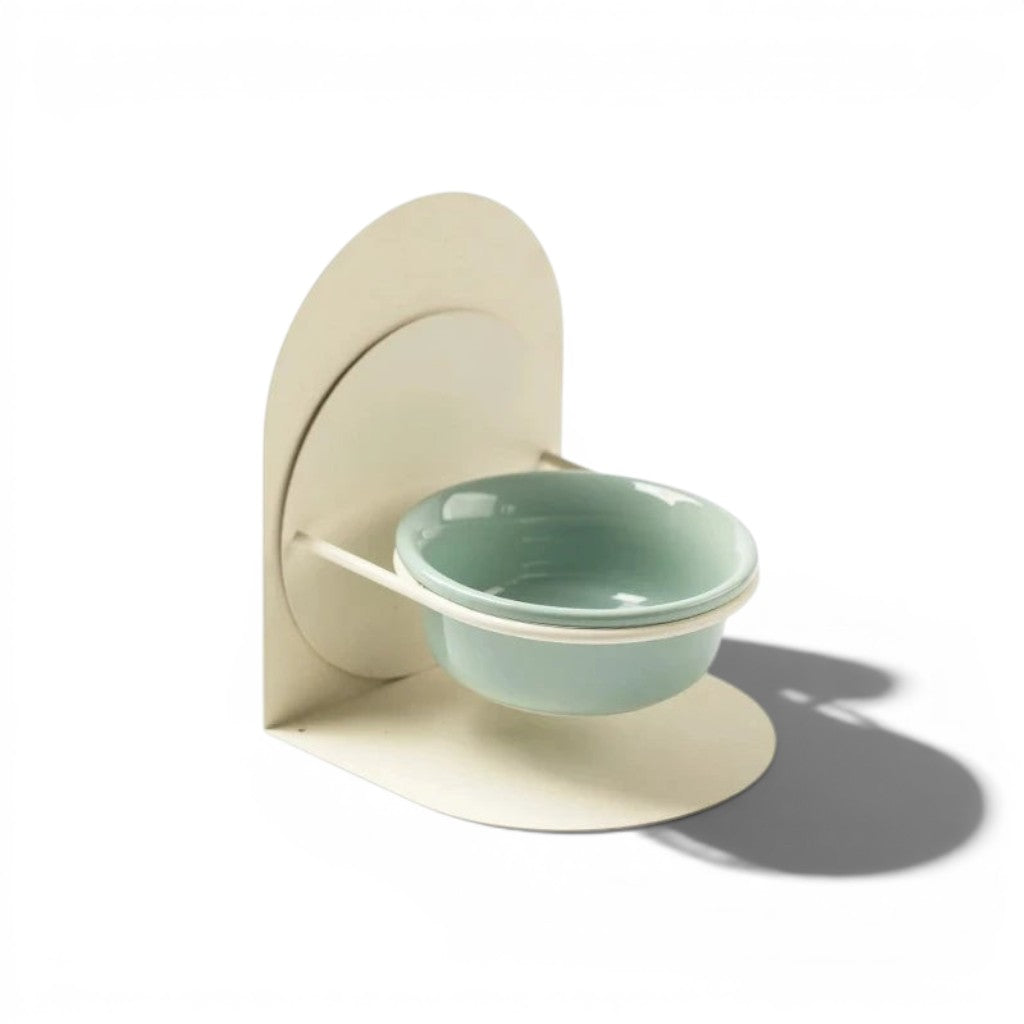 Gamelle Esprit Chat en céramique vert pastel sur support réglable crème au design minimaliste et arrondi