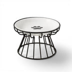 Gamelle Esprit Chat en céramique blanche avec motif patte, sur support en métal noir, design ergonomique pour chat.
