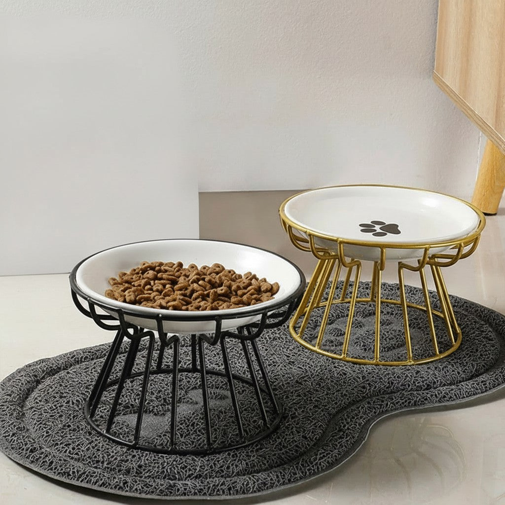 Gamelle design Esprit Chat en céramique avec support en métal, idéale pour le confort des moustaches du chat.