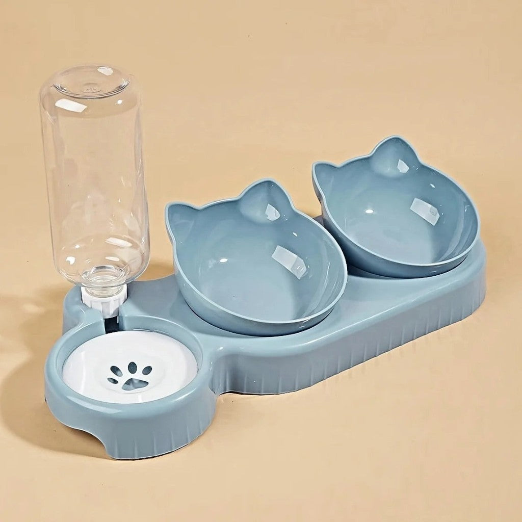 Gamelle ergonomique bleu ciel en plastique pour chat, avec distributeur d'eau intégré et design en forme de tête de chat.